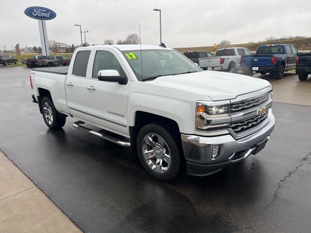 2017 Chevrolet Silverado 1500 LTZ photo 3