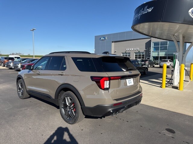 2026 Ford Explorer ST photo 2