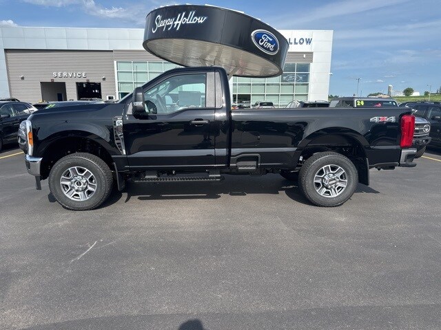 2025 Ford F-250 XLT photo 2