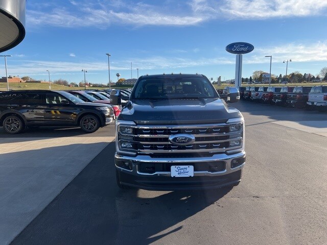 2026 Ford F-350 Lariat photo 2