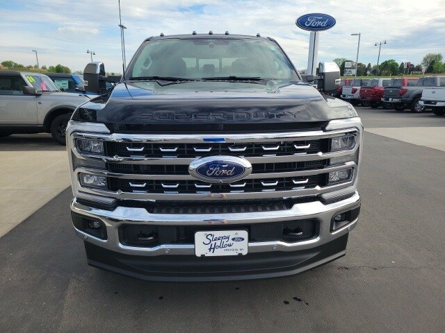 2025 Ford F-350 Lariat photo 2