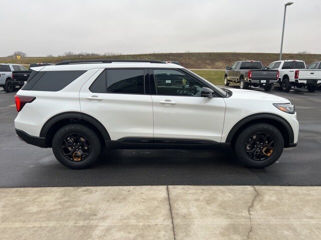 2026 Ford Explorer photo 2