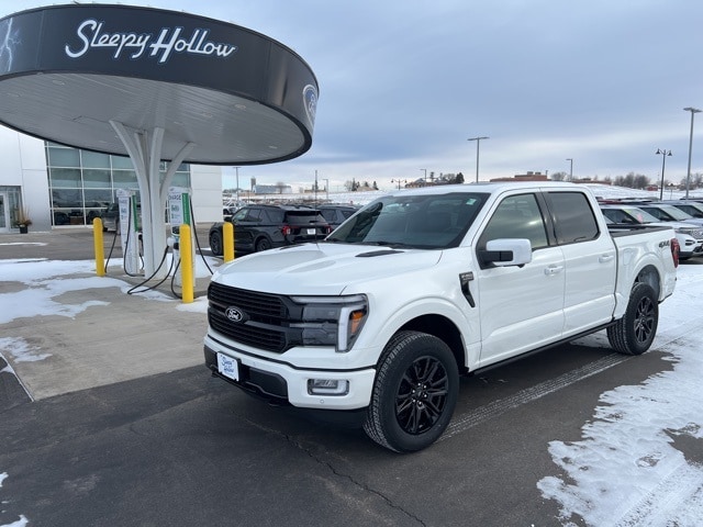 2025 Ford F-150 Platinum's photo