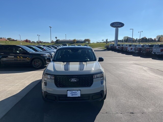 2025 Ford Maverick XLT photo 2