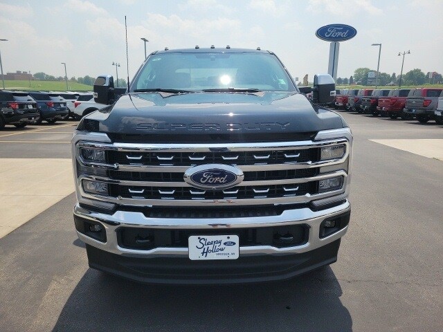 2025 Ford F-350 Lariat photo 2