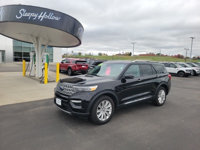 2022 Ford Explorer Limited's photo