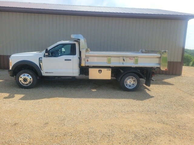 2023 Ford F-550 XLT photo 2