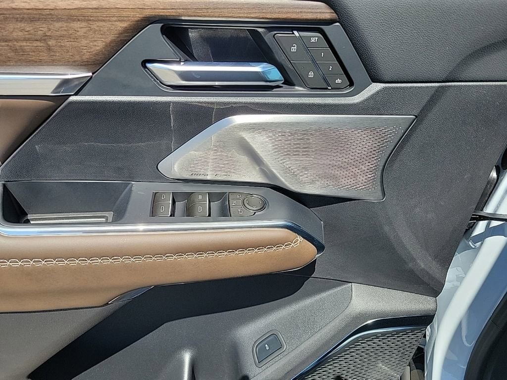 2026 GMC Acadia Denali Ultimate - Photo 12