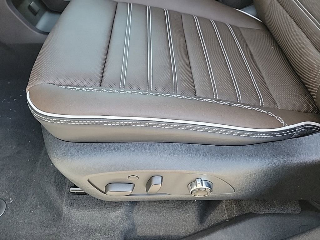 2026 GMC Acadia Denali Ultimate - Photo 14