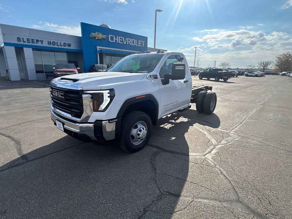 2026 GMC Sierra 3500 HD Chassis Cab Pro Truck