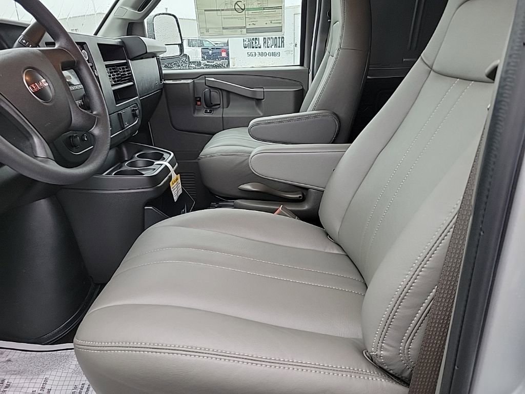 2025 GMC Savana Cargo Work Van - Photo 6