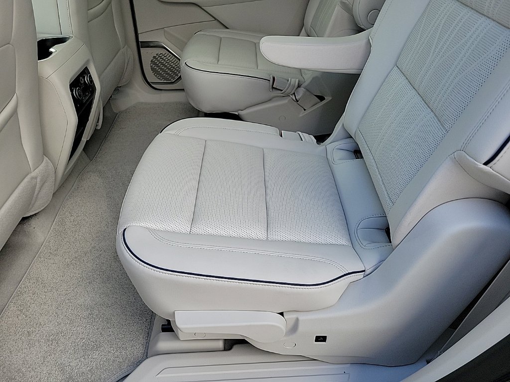 2026 Buick Enclave Avenir - Photo 11