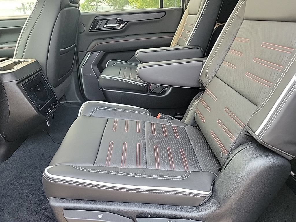 2026 GMC Yukon XL AT4 Ultimate - Photo 11