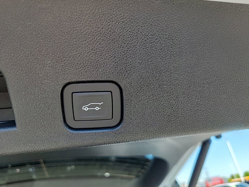 2026 GMC Acadia Denali Ultimate - Photo 9