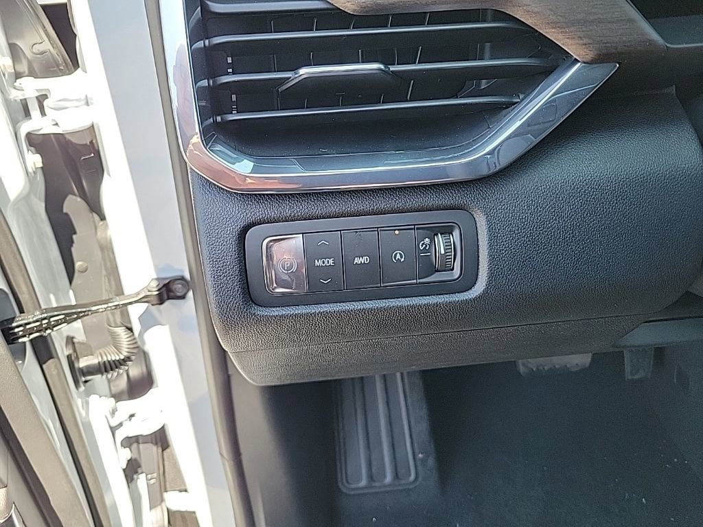 2026 GMC Acadia Denali Ultimate - Photo 13