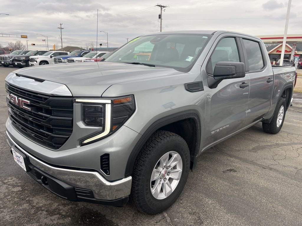 2023 GMC Sierra 4WD Crew Cab Short Box Pro's photo