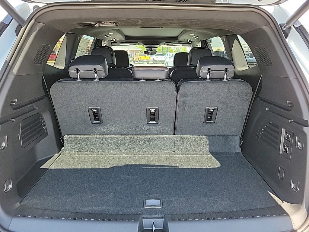 2026 GMC Acadia Denali Ultimate - Photo 8