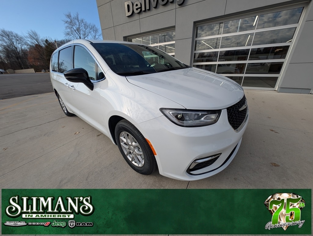 New 2026 Chrysler Pacifica SELECT Passenger Van