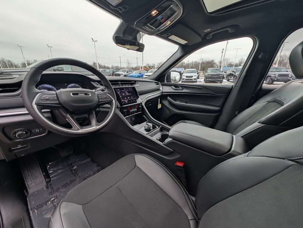 New 2025 Jeep Grand Cherokee L ALTITUDE X 4X4 Sport Utility