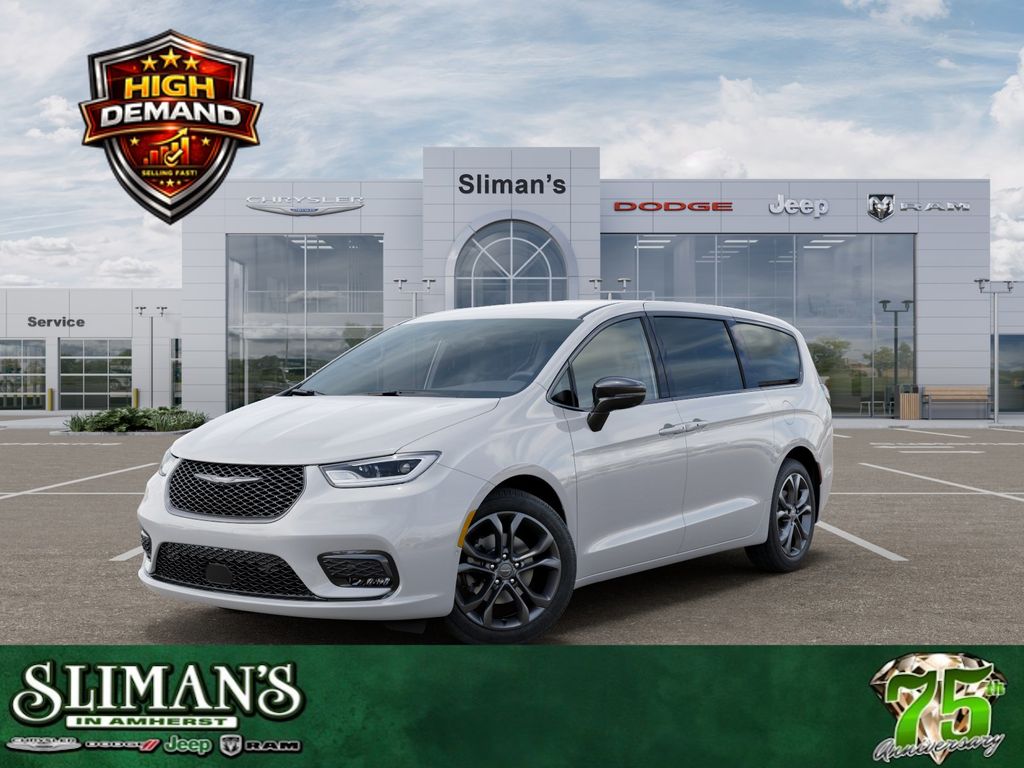 2026 Chrysler Pacifica Select's photo