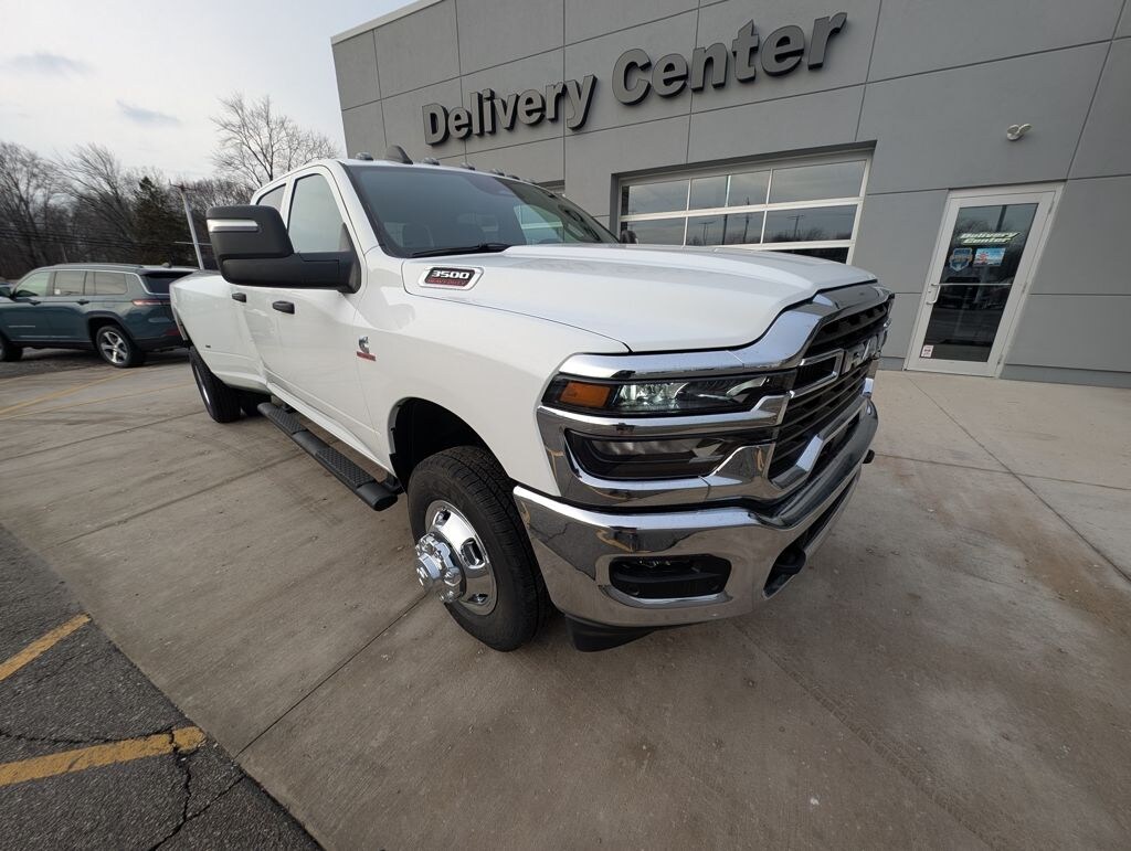 New 2026 Ram 3500 TRADESMAN CREW CAB 4X4 8' BOX Pickup