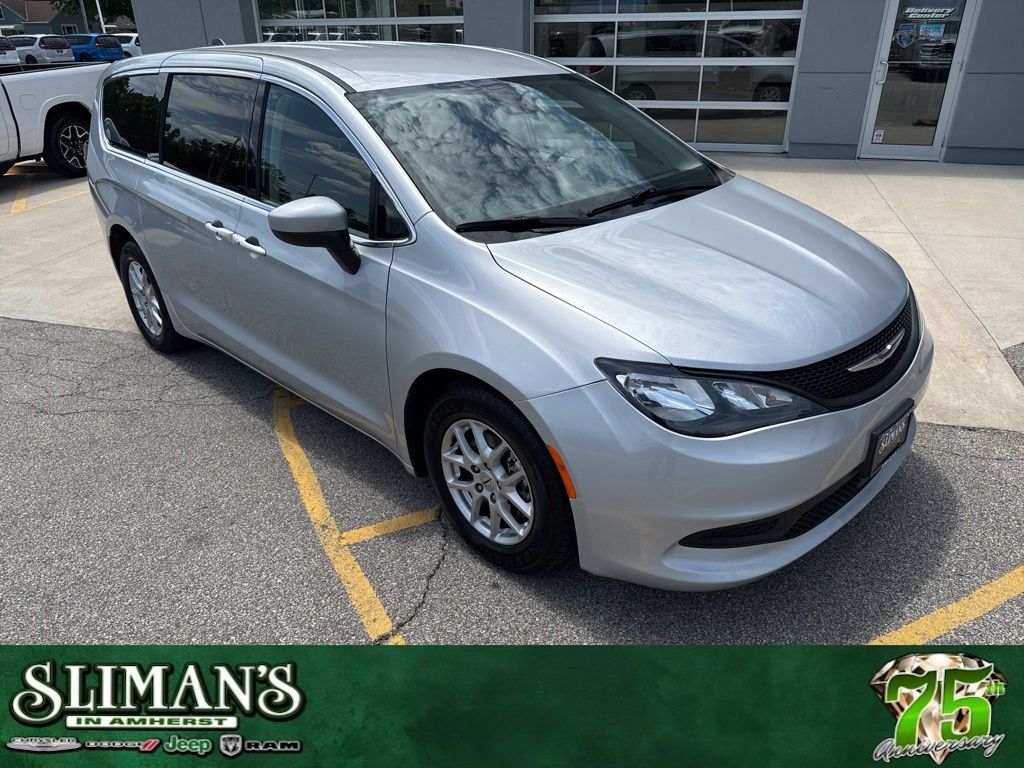 2023 Chrysler Voyager LX's photo