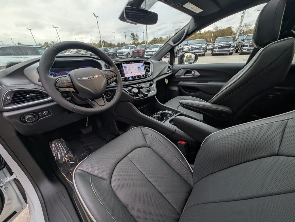New 2026 Chrysler Pacifica LIMITED AWD Passenger Van