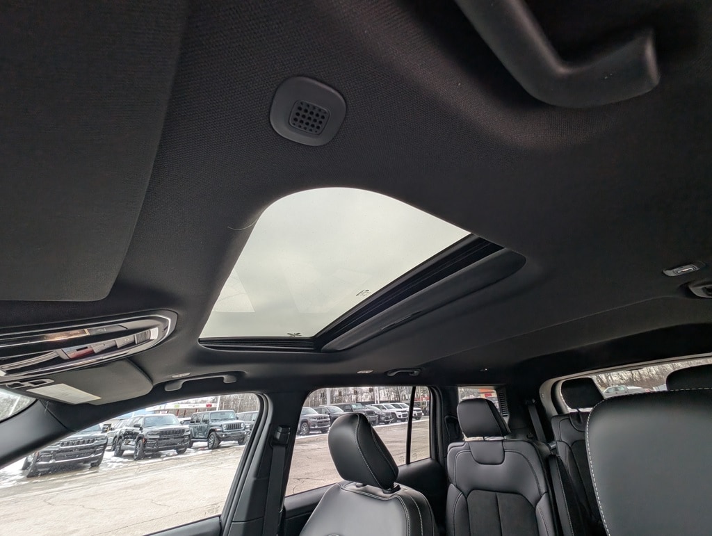 New 2025 Jeep Grand Cherokee L ALTITUDE X 4X4 Sport Utility