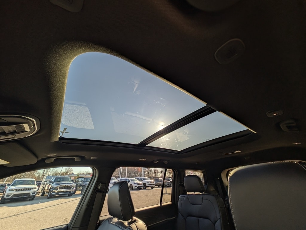 New 2025 Jeep Grand Cherokee L LIMITED 4X4 Sport Utility