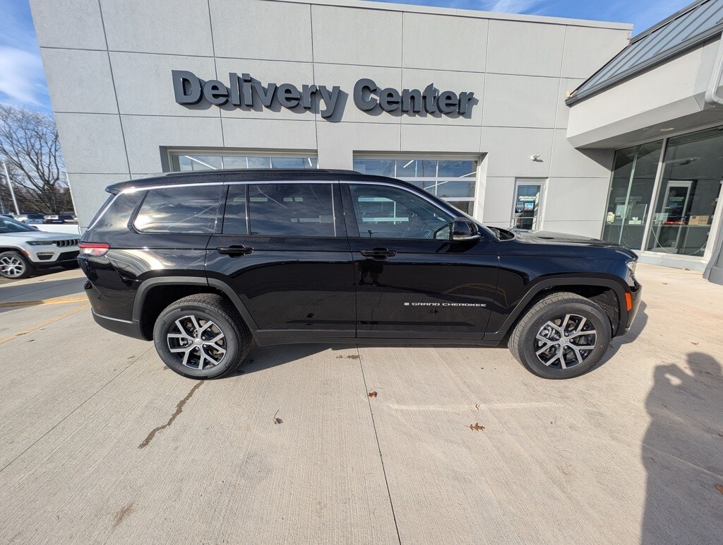 2025 Jeep Grand Cherokee Limited photo 3