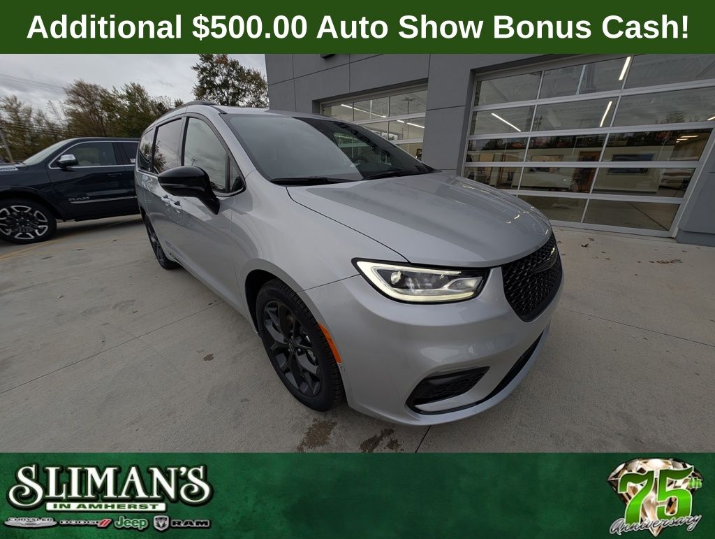 2026 Chrysler Pacifica Passenger Van 