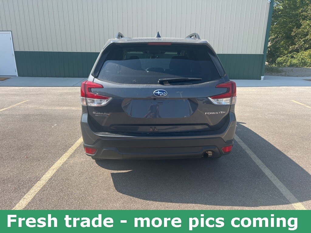 2023 Subaru Forester Premium Base photo 2