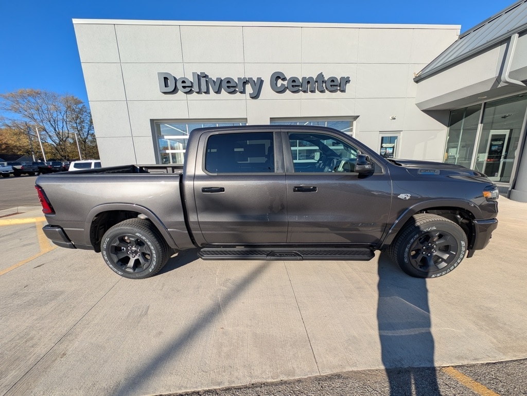 New 2026 Ram 1500 BIG HORN CREW CAB 4X4 5'7 BOX Pickup