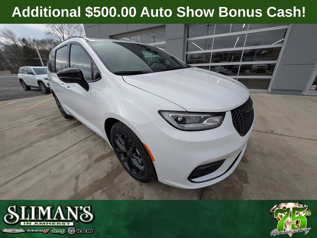 2026 Chrysler Pacifica Passenger Van 