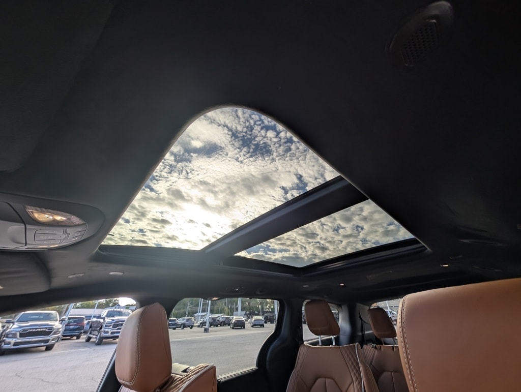 New 2026 Chrysler Pacifica PINNACLE Passenger Van