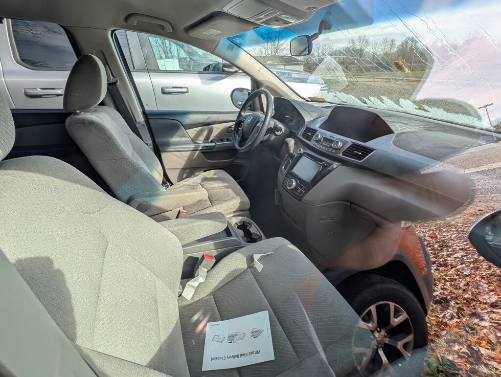 2016 Honda Odyssey EX photo 3