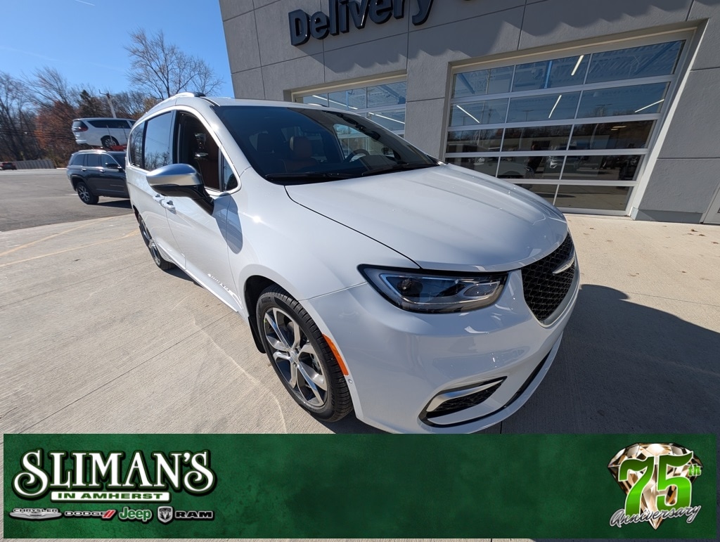 2026 Chrysler Pacifica Pinnacle's photo