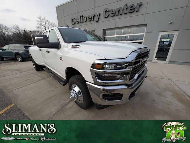 2026 Ram 3500 TRADESMAN CREW CAB 4X4 8' BOX Pickup