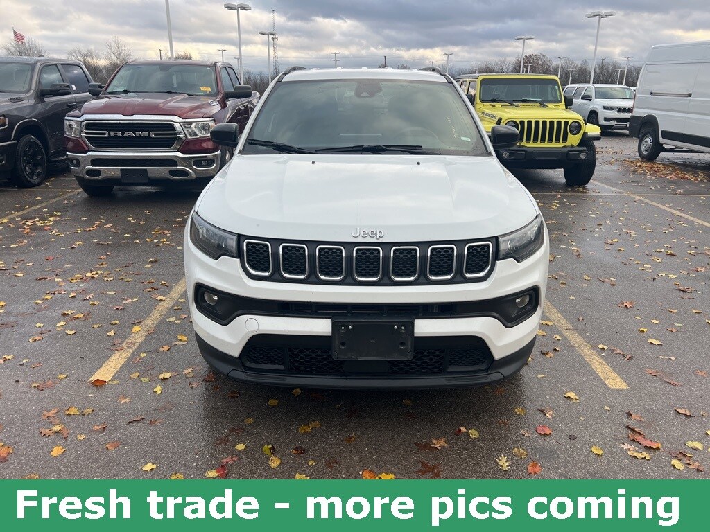 2024 Jeep Compass Latitude photo 2