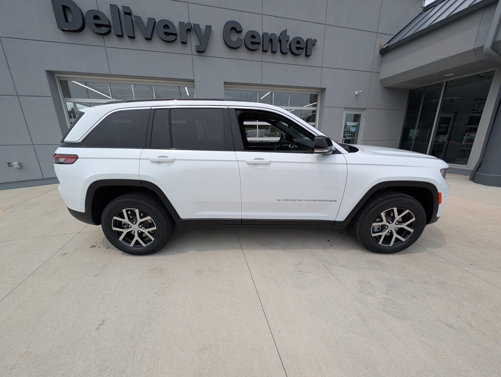 2025 Jeep Grand Cherokee Limited photo 2