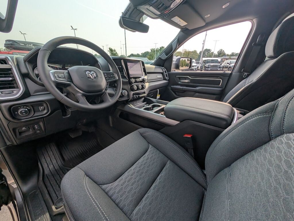 New 2026 Ram 1500 BIG HORN CREW CAB 4X4 5'7 BOX Pickup