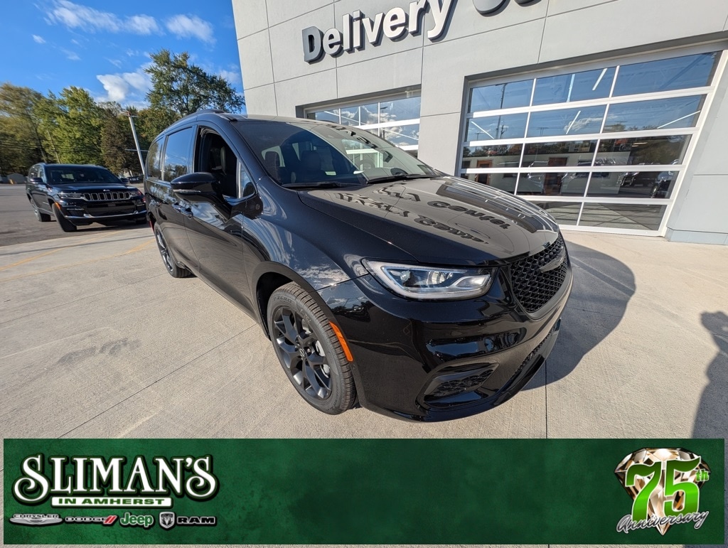 New 2026 Chrysler Pacifica SELECT AWD Passenger Van