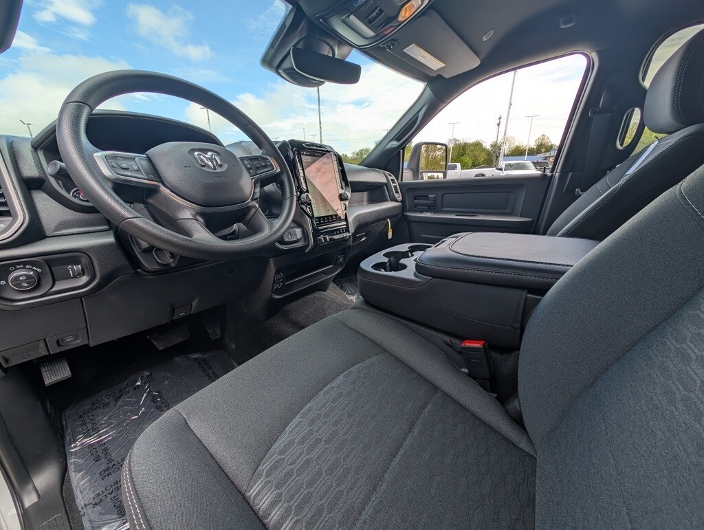 2025 Ram 2500 Tradesman photo 2