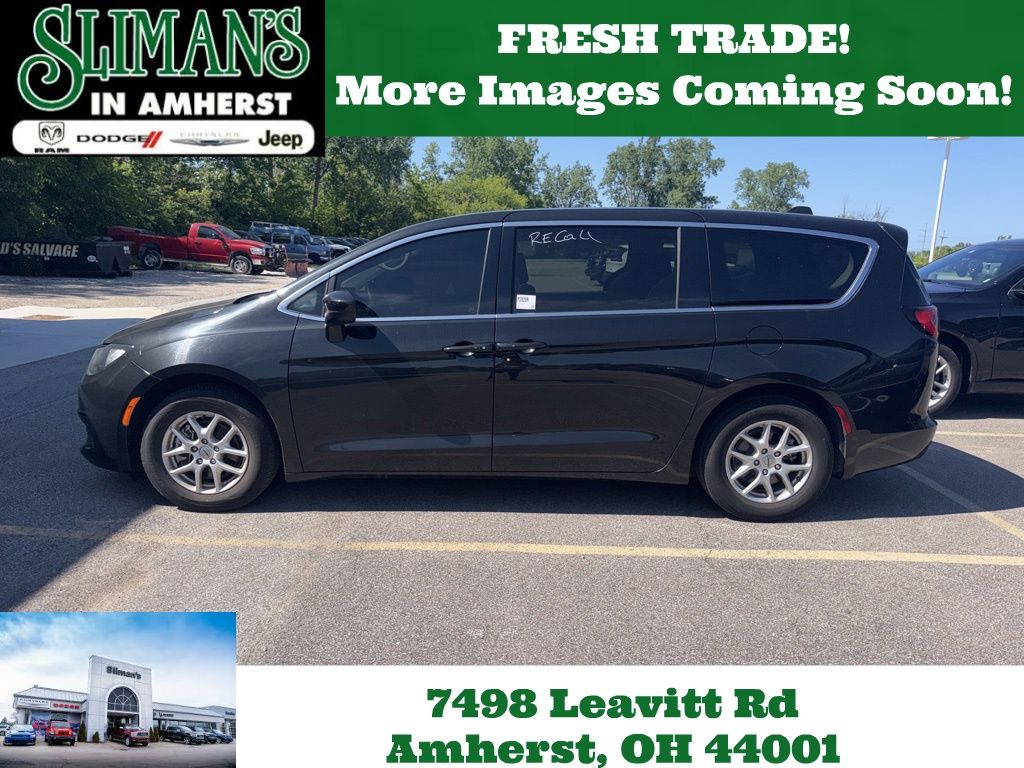 2023 Chrysler Voyager's photo