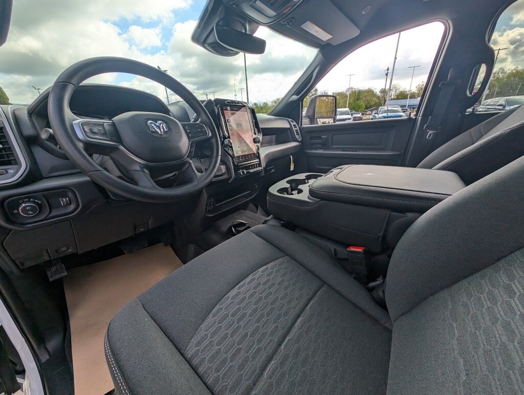 2025 Ram 2500 Tradesman photo 2