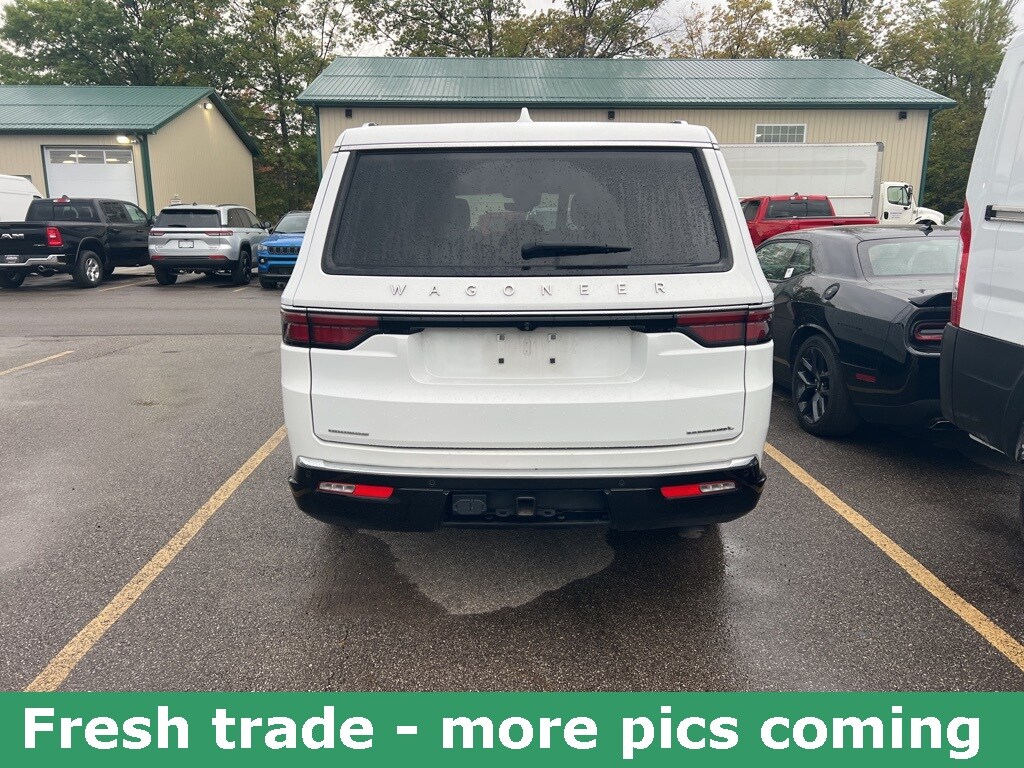 2023 Jeep Wagoneer L Series II photo 3
