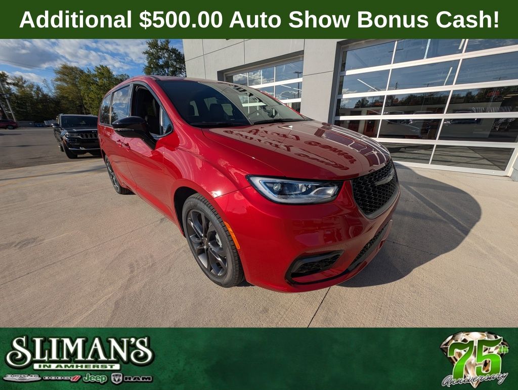 2026 Chrysler Pacifica Passenger Van 