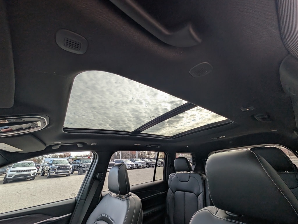 New 2025 Jeep Grand Cherokee L LIMITED 4X4 Sport Utility