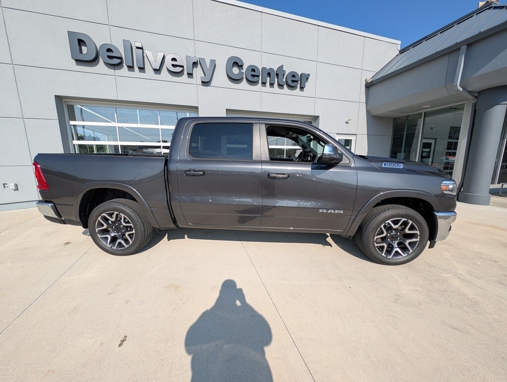 2025 Ram 1500 Laramie photo 4