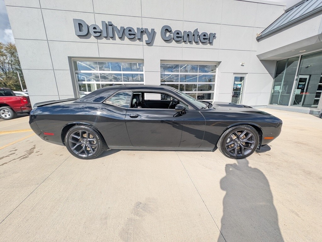 2022 Dodge Challenger GT photo 4